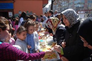 İlkokul öğrencilerinden Zeytin Dalı Mehmetçikleri için kermes