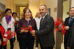 Bursa Büyükşehir Belediye Başkanı Aktaş'tan sağlık personeline ziyaret