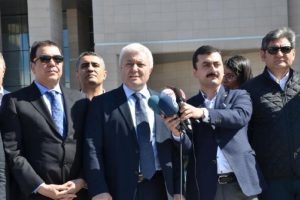 CHP'den MİT TIR'ları davası ile ilgili adliye önünde açıklama