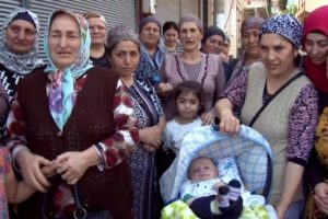 Bursa'da Ahıskalıların vatandaşlık kuyruğu!