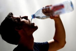 11 b&uuml;y&uuml;k markanın suyunda plastik madde şoku!
