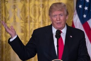 Trump, ABD'nin &Ccedil;in'le ticaret a&ccedil;ığını 100 milyar dolar d&uuml;ş&uuml;rmek istiyor