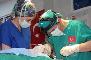 T&uuml;rk doktorlardan Sudan'da 100 ameliyat