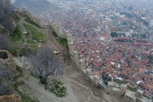 O manzara i&ccedil;in 701 basamak &ccedil;ıkıyorlar