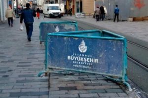 İstiklal Caddesi'nde zeminde sorun!