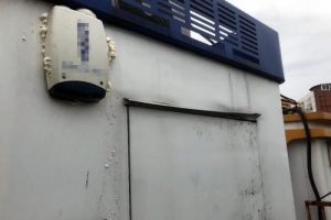 Alarma k&ouml;p&uuml;k sıkarak ATM'yi soymaya &ccedil;alıştılar!