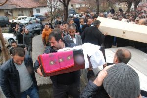 Yanan otob&uuml;ste hayatını kaybedenler toprağa verildi