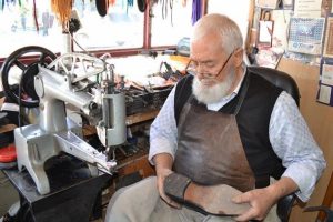 Yarım asırdır ayakkabı tamir ediyor