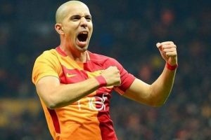 Feghouli'ye derbi &ouml;ncesi b&uuml;y&uuml;k şok!