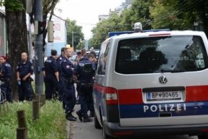 Avusturya'da polis g&uuml;venlik seviyesini y&uuml;kseltti