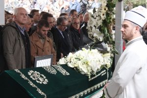 U&ccedil;ak kazasında hayatını kaybeden iki arkadaş son yolculuklarına uğurlandı