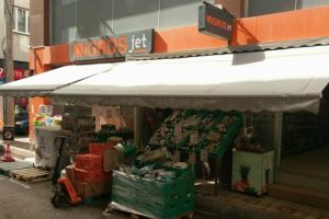 Bursa'da kaldırım yetmedi, caddeyi de işgal ettiler!