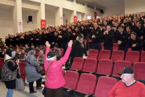 &Ouml;zel harekat&ccedil;ılar şehit ailelerini duygulandırdı