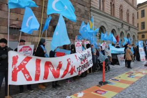 Uygurlardan İsve&ccedil; Parlamentosu &ouml;n&uuml;nde &Ccedil;in protestosu