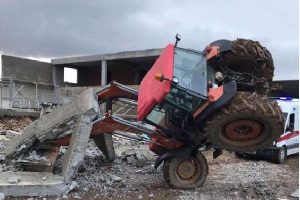 Duvar yıkıldı: 3 iş&ccedil;i &ouml;ld&uuml;, 1 iş&ccedil;i yaralandı