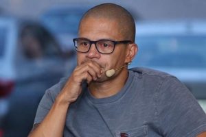 Alex De Souza g&ouml;zyaşlarını tutamadı