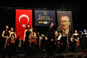 Bursa'da &Ccedil;anakkale Zaferi ve şehitler anısına konser verdi