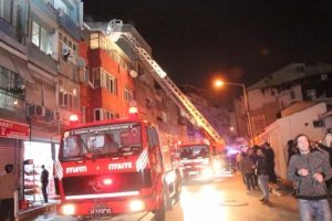 Gece yarısı yangın paniği! 4 yaralı
