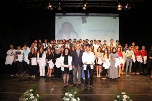 ALK&Uuml;'l&uuml; ilk tıbbiyeliler &ouml;nl&uuml;klerini giydi