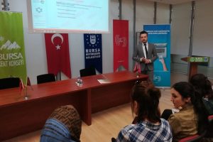 Bursa'da uyuşturucuyla m&uuml;cadelenin medyadaki &ouml;nemi anlatıldı