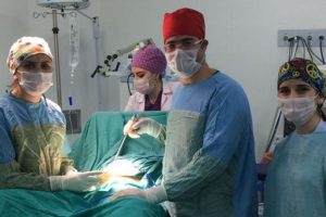 Karnındaki kitleden &ccedil;ıkanlar doktorları bile şoke etti