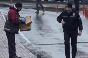 Kayseri'de ş&uuml;pheli paketten kablolarla sarılı su matarası &ccedil;ıktı