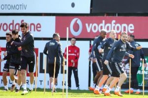 Beşiktaş, Medipol Başakşehir ma&ccedil;ı hazırlıklarını s&uuml;rd&uuml;r&uuml;yor