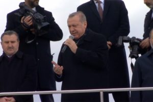 Erdoğan: Kapıları a&ccedil;saydık ka&ccedil;acak delik arardınız