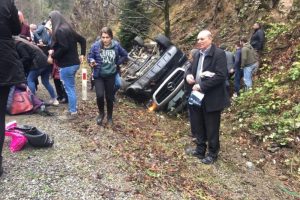 Yolcu minib&uuml;s&uuml; kaza yaptı: 16 yaralı
