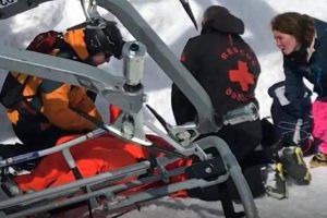 G&uuml;rcistan'da teleferik kontrolden &ccedil;ıkınca yolcuları fırlattı