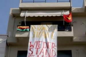 Konsolosluğa PKK bayrağı astılar