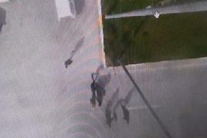 Kapka&ccedil; yapan ş&uuml;pheli, &ouml;nce kameraya sonra polise yakalandı