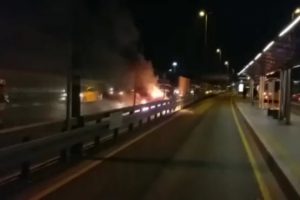 Metrob&uuml;s durağı &ouml;n&uuml;nde korku dolu dakikalar