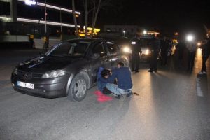 Gen&ccedil; &ccedil;ifte sokak ortasında alacak dayağı!