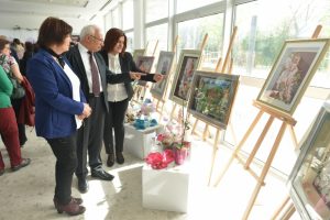 Bursa'da kadınlardan "Yenileşim" sergisi