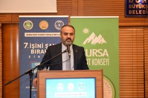 Bursa'da Aktaş'tan gen&ccedil;lere 'Bırakmayın' tavsiyesi