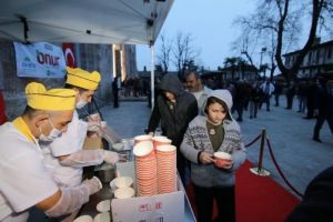 Bursa'da sabah namazı sonrası kırık buğday &ccedil;orbası i&ccedil;tiler