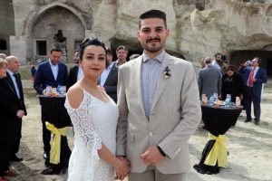 D&uuml;nyanın en b&uuml;y&uuml;k yer altı kentinde nikah kıydırdılar