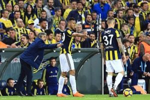 Fenerbah&ccedil;e, Kadık&ouml;y'de eski g&uuml;nlerini &ouml;zl&uuml;yor