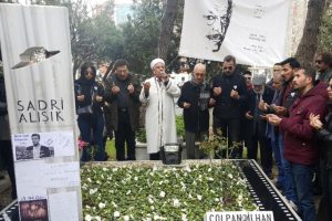 Sadri Alışık &ouml;l&uuml;m yıl d&ouml;n&uuml;m&uuml;nde mezarı başında anıldı