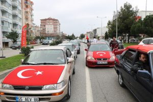 Modifiye tutkunları konvoyla şehitleri andı