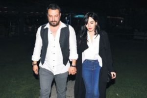 Onur Saylak aşkıyla el ele