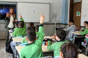 Beşinci sınıfta su gibi İngilizce konuşuyorlar