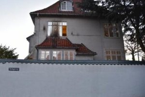 T&uuml;rk b&uuml;y&uuml;kel&ccedil;iliğine molotoflu saldırı!