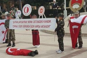'Şehit cenazesi' g&ouml;sterisi Kıbrıs'ı karıştırdı