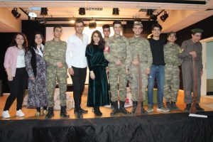 Bursa'da &ouml;ğrenciler Afrin ve &Ccedil;anakkale Zaferini birlikte kutladı