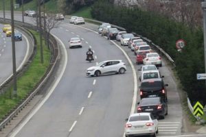 İstanbul'da emniyet şeridinde ters konvoy!