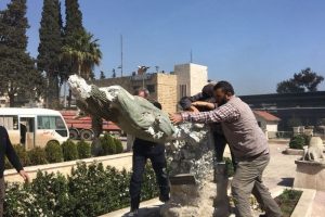 Kawa heykelleri bir bir yıkılıyor