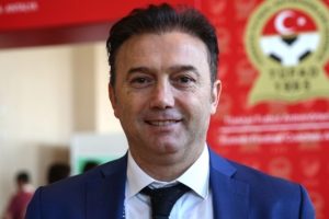 Hami Mandıralı: "Hayattan kırmızı kart yemeyin"