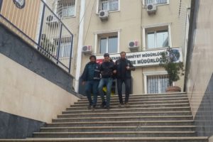 Parkta "&ccedil;ekirdek &ccedil;itleme" cinayeti: 2 kişi yakalandı!